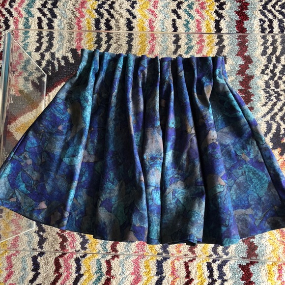 H&M Abstract Blue Pleated Skirt - Picture 1 of 3